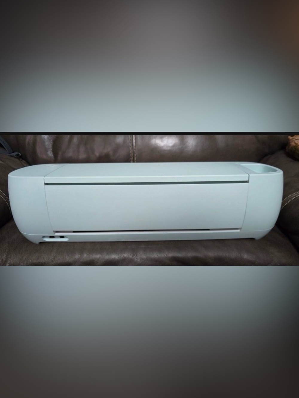 Cricut explorer 3 Bluetooth cutting machine in mint - Picture 3 of 5